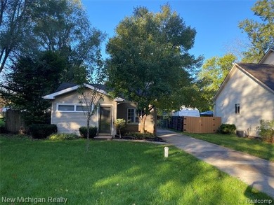 GREAT LOCATION----Well maintained and spacious ranch with - photo 3