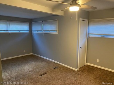 GREAT LOCATION----Well maintained and spacious ranch with - photo 5