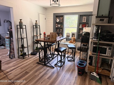 Welcome home to this beautifully remodeled 4 bedroom, 2 bath - photo 6