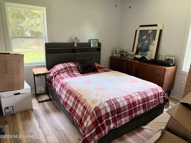Welcome home to this beautifully remodeled 4 bedroom, 2 bath - photo 9