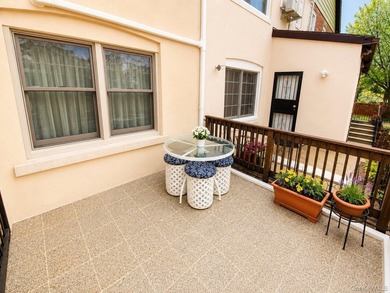Beautiful Attached Home in Prime North Flushing - School - photo 11