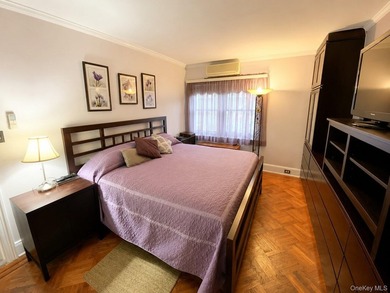 Beautiful Attached Home in Prime North Flushing - School - photo 12