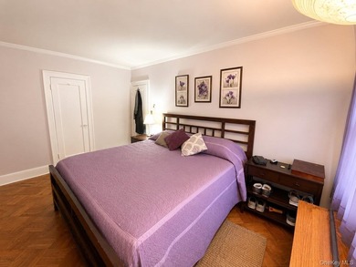 Beautiful Attached Home in Prime North Flushing - School - photo 13