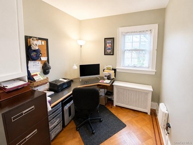 Beautiful Attached Home in Prime North Flushing - School - photo 16