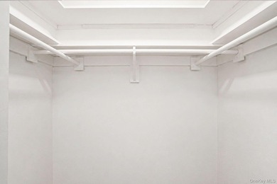 Newly renovated 1-bedroom co-op | 0.2 mi to Queens Botanical - photo 17