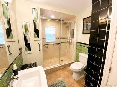 Beautiful Attached Home in Prime North Flushing - School - photo 17