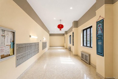 Newly renovated 1-bedroom co-op | 0.2 mi to Queens Botanical - photo 19