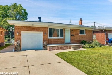 Lake Home Sale Pending in Saint Clair Shores, Michigan