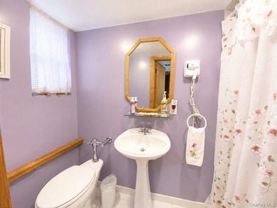 Beautiful Attached Home in Prime North Flushing - School - photo 21