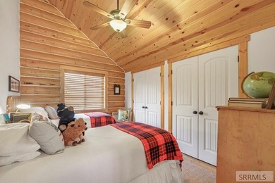 Perched on a half-acre of pristine land, this full-log retreat - photo 23