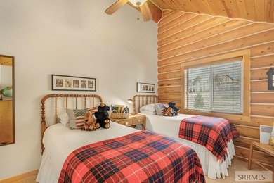 Perched on a half-acre of pristine land, this full-log retreat - photo 24