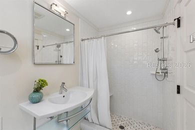 Designed to blend contemporary architecture with classic - photo 34