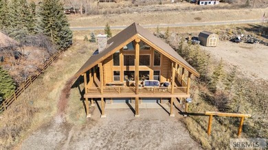Perched on a half-acre of pristine land, this full-log retreat - photo 43