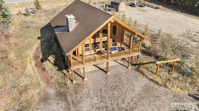 Perched on a half-acre of pristine land, this full-log retreat - photo 44