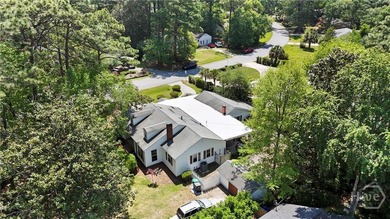This spacious cottage is nestled in Wymberley, on a picturesque - photo 2
