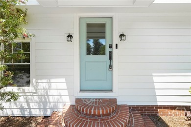 This spacious cottage is nestled in Wymberley, on a picturesque - photo 6