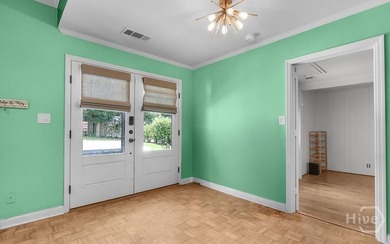 This spacious cottage is nestled in Wymberley, on a picturesque - photo 8