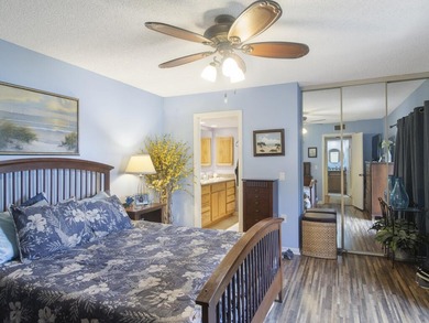 Looking for an amazing Townhouse? A must see! This townhome - photo 10