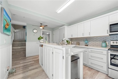 This beautifully updated coastal townhouse blends everyday - photo 2