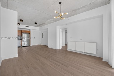This stunning 1 bed/1.5 bath at Two Midtown is move-in ready - photo 4