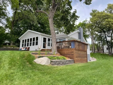 BEAUTIFULLY MAINTAINED LAKE HOME PLUS BUNK HOUSE WITH AC - photo 1