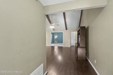 PRIME LOCATION, ENDLESS POTENTIAL! Welcome to this 2-bedroom - photo 3