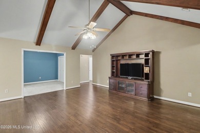 PRIME LOCATION, ENDLESS POTENTIAL! Welcome to this 2-bedroom - photo 4