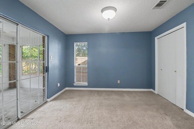 PRIME LOCATION, ENDLESS POTENTIAL! Welcome to this 2-bedroom - photo 5