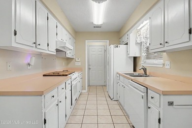 PRIME LOCATION, ENDLESS POTENTIAL! Welcome to this 2-bedroom - photo 6