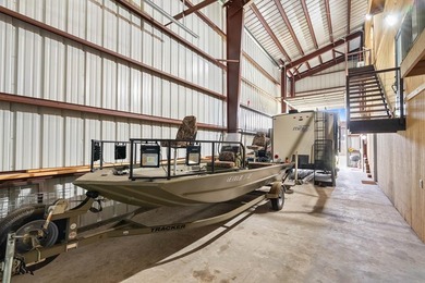 Here is an opportunity to own an absolutely amazing property - photo 18