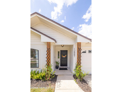 Welcome home to this adorable 3-bedroom, 2-bath home perfectly - photo 3