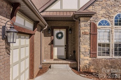 Experience Southern Luxury living set within the golf course - photo 1