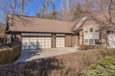 Experience Southern Luxury living set within the golf course - photo 2