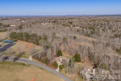 Experience Southern Luxury living set within the golf course - photo 9