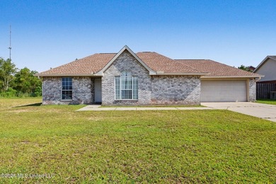 Your search is OVER! This compact home in charming & convenient - photo 1