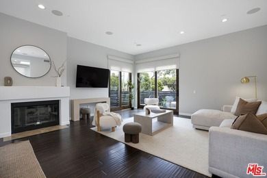 Welcome home to your North Santa Monica retreat, a rare - photo 2