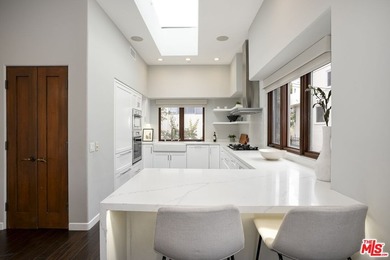 Welcome home to your North Santa Monica retreat, a rare - photo 9