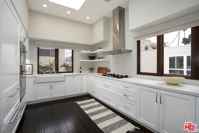 Welcome home to your North Santa Monica retreat, a rare - photo 10