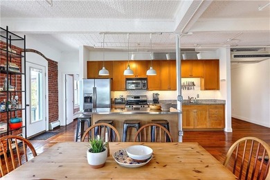 Live above the vibe of the West Side, a block from Downtown - photo 17