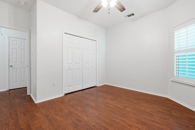 Lovely updated 3-bedroom, 2 bath, 2 car garage in highly - photo 22