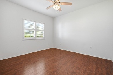 Lovely updated 3-bedroom, 2 bath, 2 car garage in highly - photo 24