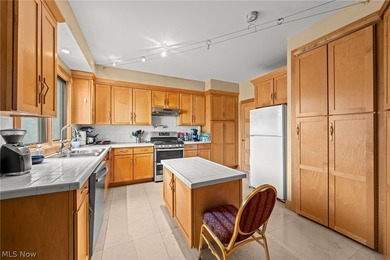 Situated on a beautiful private cul-de-sac in Moreland Hills - photo 26