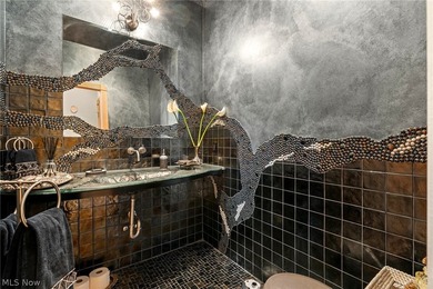 Situated on a beautiful private cul-de-sac in Moreland Hills - photo 30