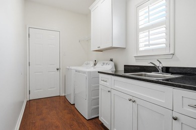 Lovely updated 3-bedroom, 2 bath, 2 car garage in highly - photo 31