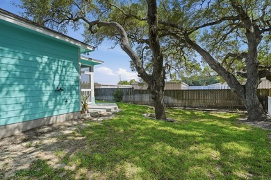 Lovely updated 3-bedroom, 2 bath, 2 car garage in highly - photo 32