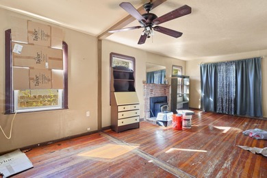 Welcome to this 3-bedroom home offering 1,386 sq ft of character - photo 5