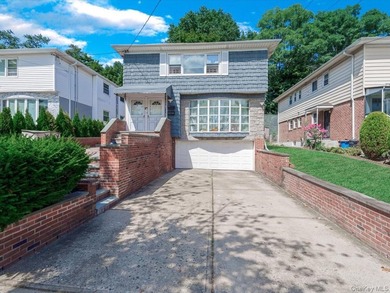 Exceptional opportunity in Douglaston! This spacious two-family - photo 1
