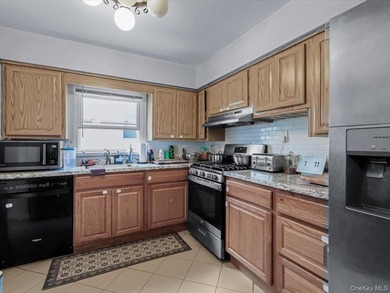 Exceptional opportunity in Douglaston! This spacious two-family - photo 6