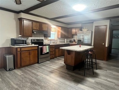 Fully Furnished Lake Area Home - Move-In Ready! Don't miss this - photo 13