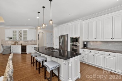 Beautiful custom home on premium golf course lot in popular - photo 15